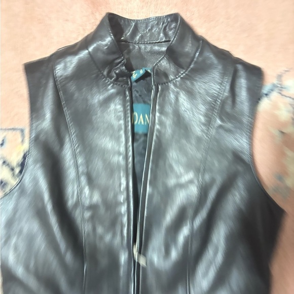 Danier Dark Leather Vest - Picture 4 of 7